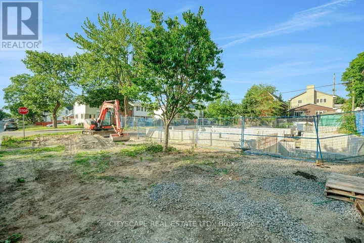 551 EDISON AVENUE, Ottawa, Ontario K2A1V5