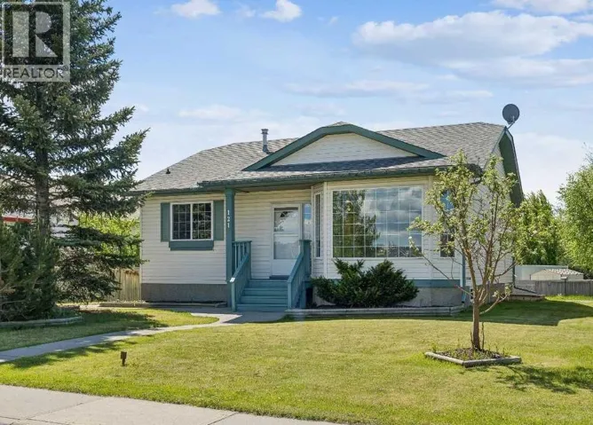 121 Quigley Drive, Cochrane, Alberta T4C1R1