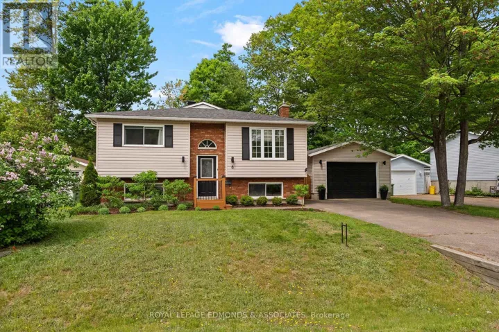 8 JAN DRIVE, Petawawa, Ontario K8H3M5