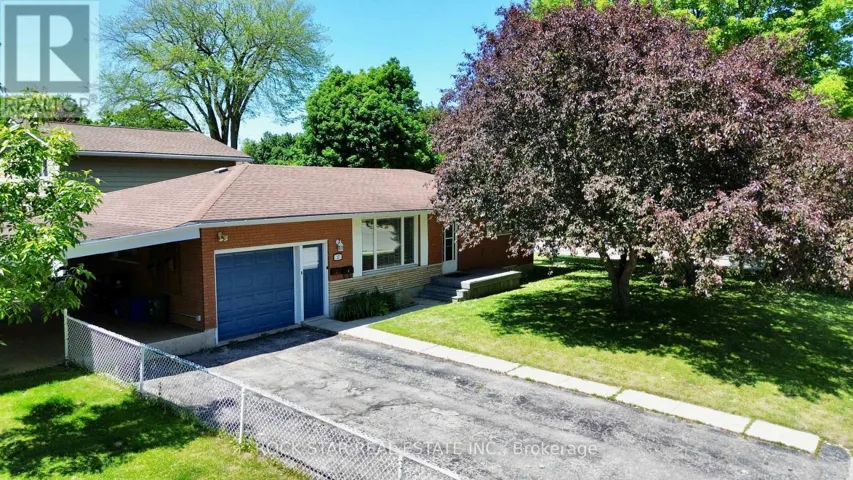 27 ELIZABETH STREET, Cambridge, Ontario N3C2T2