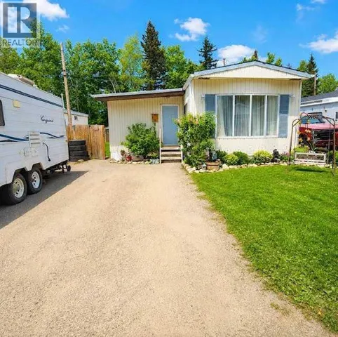 28, 726 CARMICHAEL Lane, Hinton, Alberta T7V1T1