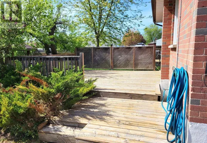 UPPER - 214 WINDSOR STREET, Oshawa (Donevan), Ontario L1H6G3
