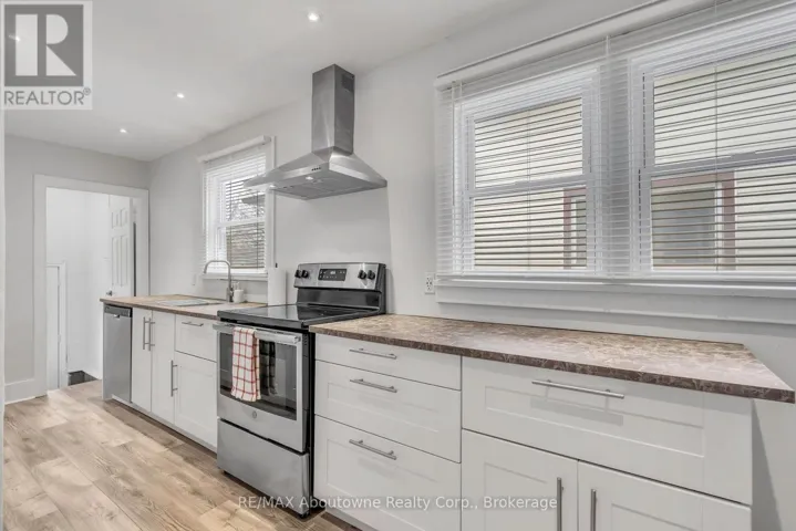 5111 KITCHENER STREET, Niagara Falls (Clifton Hill), Ontario L2G1B1