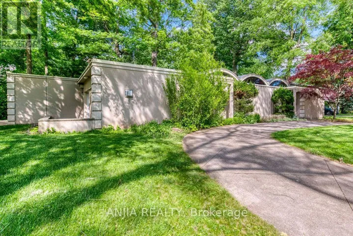 2419 LIONHEART CRESCENT, Mississauga (Sheridan), Ontario L5K1S4