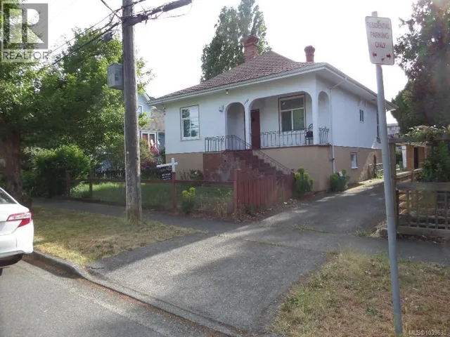 1606 Bank St, Victoria, British Columbia V8R4V4