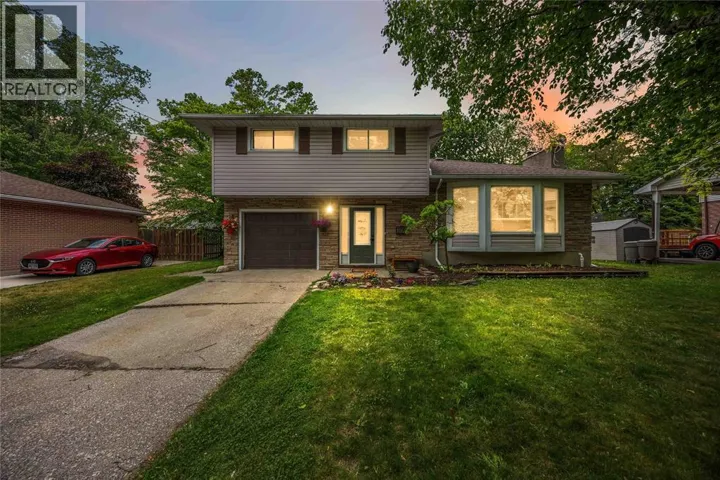 1068 FAIRLANE AVENUE, Sarnia, Ontario N7S3J8