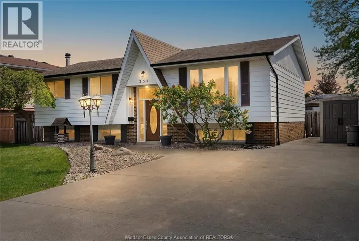 254 TERRA LOU DRIVE, Belle River, Ontario N8L0L7