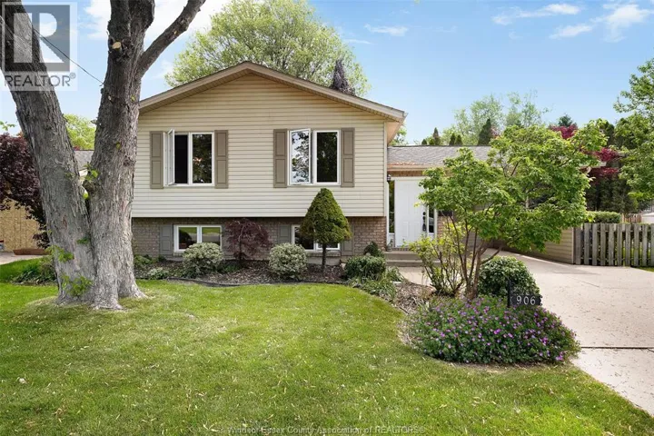 906 BAYVIEW AVENUE, Kingsville, Ontario N9Y3M2