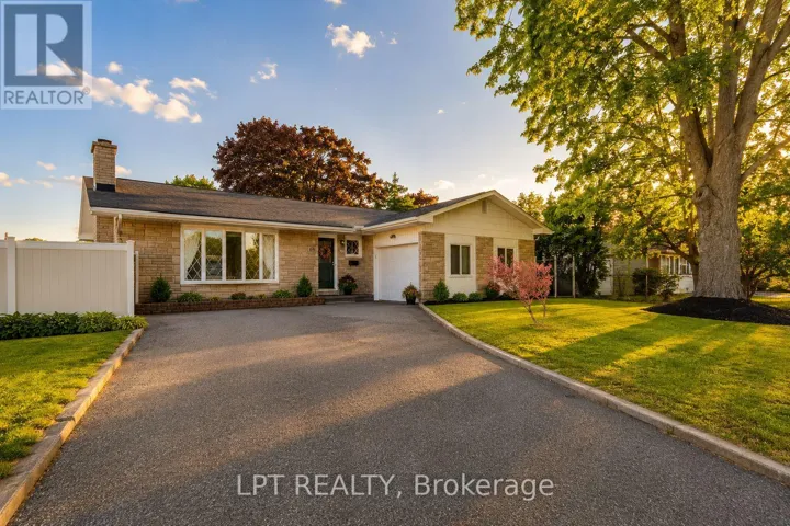 39 HADLEY CIRCLE, Ottawa, Ontario K2H6P1