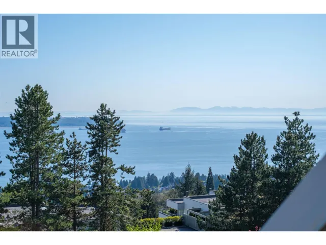 35 2236 FOLKESTONE WAY, West Vancouver, British Columbia V7S2X7