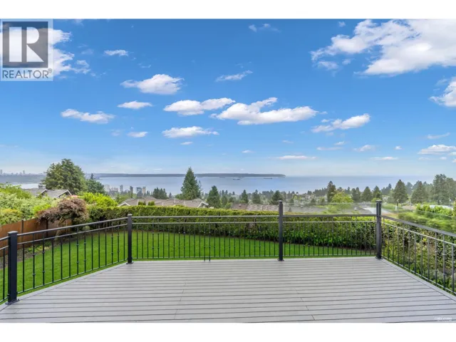 2340 ORCHARD LANE, West Vancouver, British Columbia V7V4X6