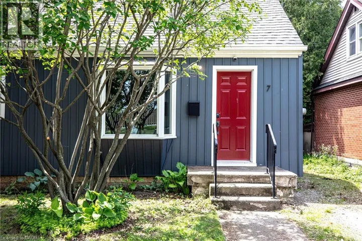 7 EAST Street N, Dundas, Ontario L9H1N6