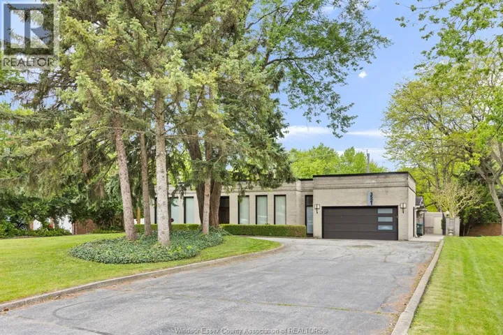 3521 OUELLETTE, Windsor, Ontario N9E3M3