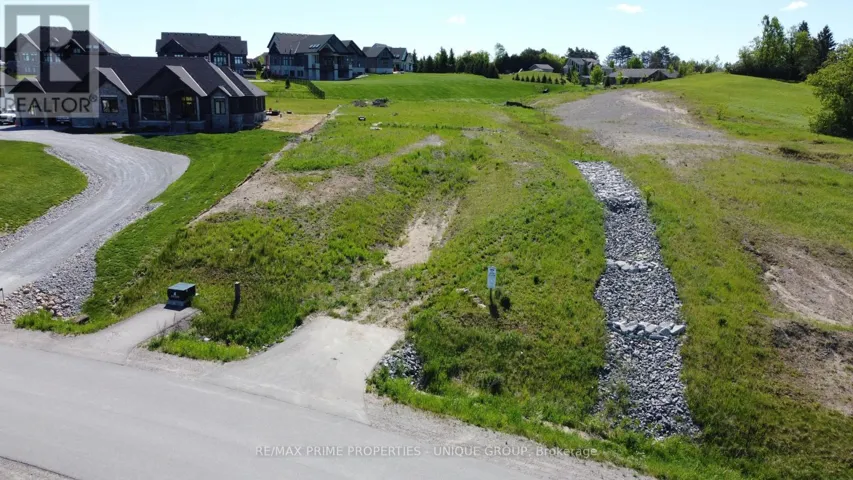 8 COUNTRY PLACE, Kawartha Lakes (Manvers), Ontario L0A1A0