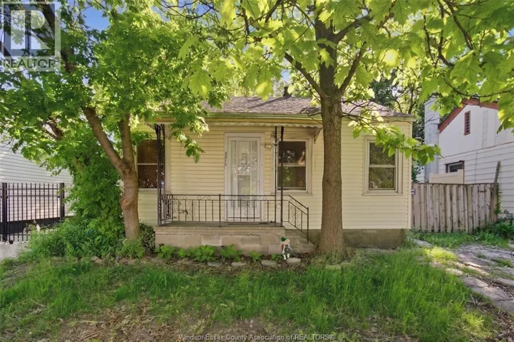 2215 FOREST AVENUE, Windsor, Ontario N8W2G7