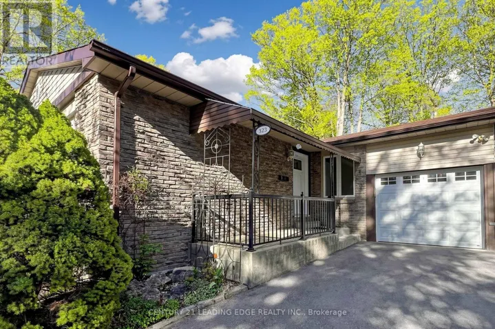 323 WARATAH AVENUE, Newmarket (Huron Heights-Leslie Valley), Ontario L3Y5J3