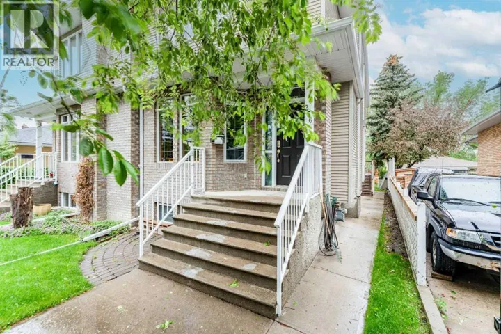 256 43 Avenue NW, Calgary, Alberta T2K0H6