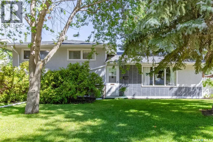 1301 Queen CRESCENT, Moose Jaw, Saskatchewan S6H3G5