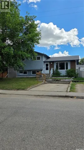1107 Lillooet STREET W, Moose Jaw, Saskatchewan S6H5A2