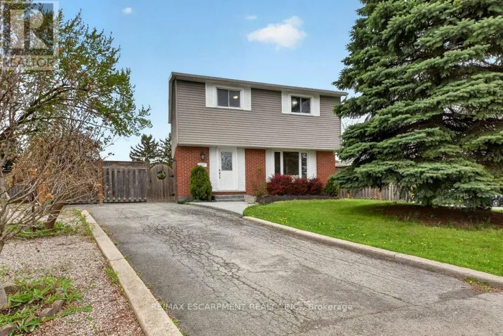 120 CHILTON DRIVE, Hamilton (Stoney Creek Mountain), Ontario L8J1M5