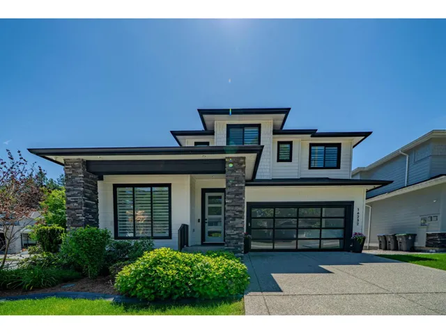 16232 10 AVENUE, Surrey, British Columbia V4A1A8