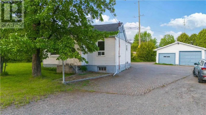 8 Moonlight Beach Road, Sudbury, Ontario P3B3V6