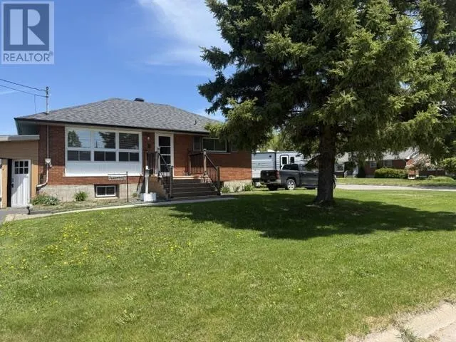 8 Mayfair AVE, Sault Ste. Marie, Ontario P6C3B9