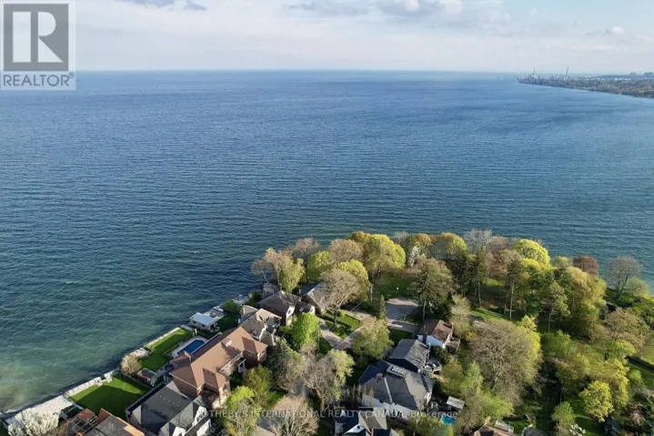 80 BEN MACHREE DRIVE, Mississauga (Port Credit), Ontario L5H2S3