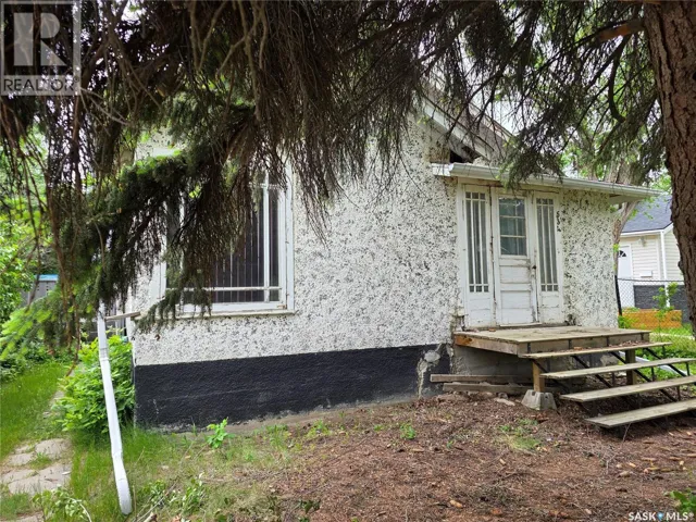 534 1st AVENUE NW, Swift Current, Saskatchewan S9H0N6