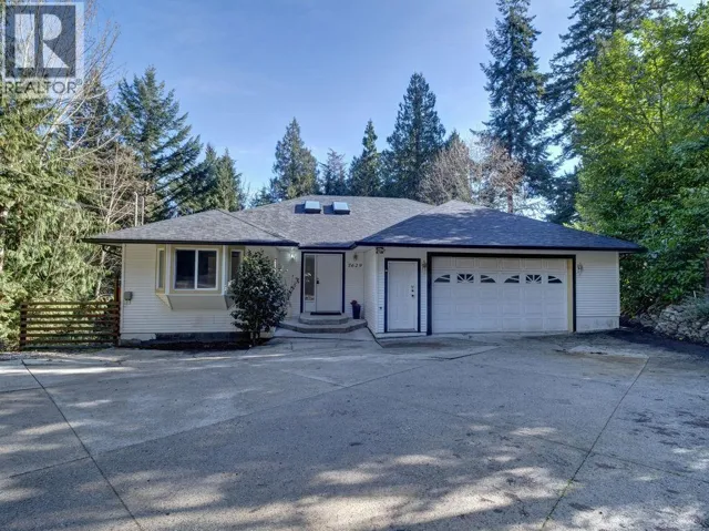 7629 REDROOFFS ROAD, Halfmoon Bay, British Columbia V7Z1C4