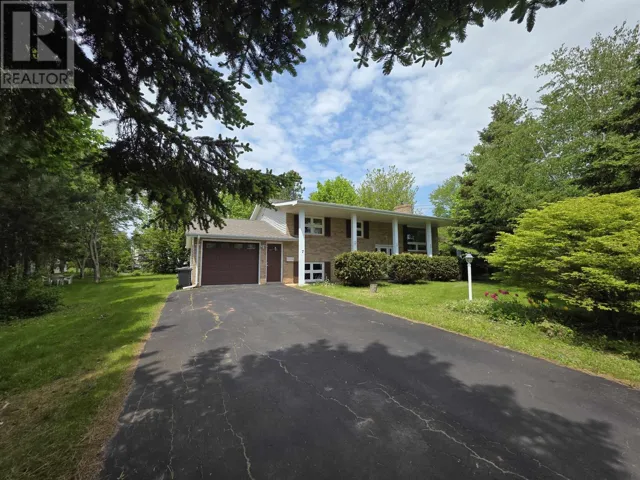 7 Crestview Drive, Charlottetown, Prince Edward Island C1E1N4