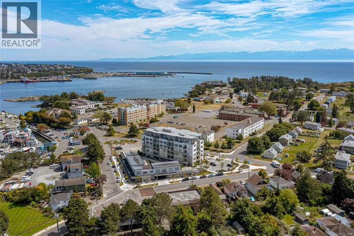 206 916 Lyall St, Esquimalt, British Columbia V9A5E6