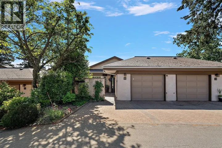 32 901 Kentwood Lane, Saanich, British Columbia V8Y2Y7