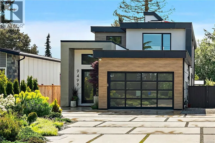 9499 Maryland Dr, Sidney, British Columbia V8L2R7