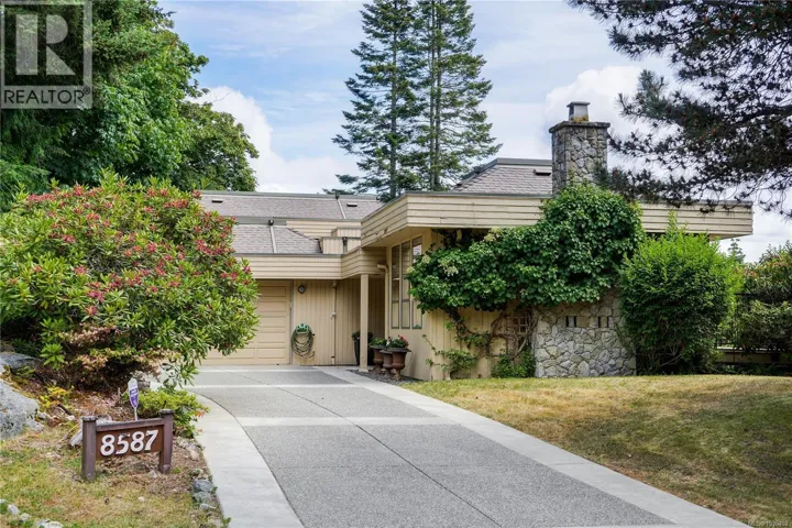 8587 Sansum Park Dr, North Saanich, British Columbia V8L4V4