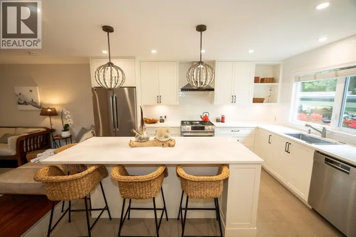 4689 HOSKINS ROAD, North Vancouver, British Columbia V7K2R3
