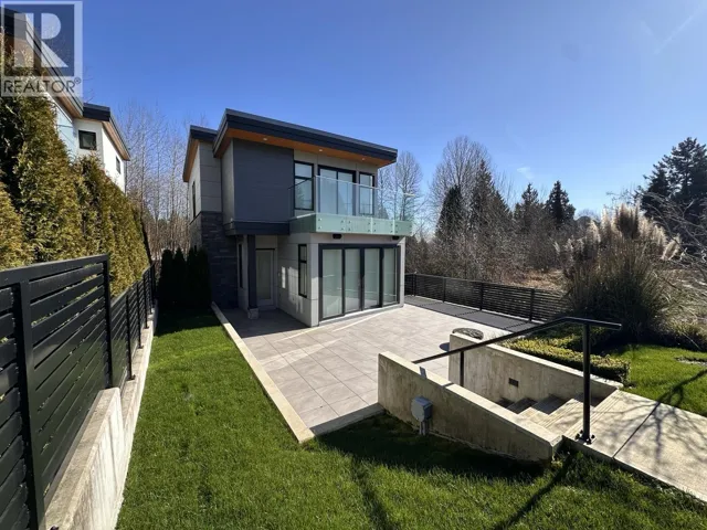592 ARTHUR ERICKSON PLACE, West Vancouver, British Columbia V7T1J1