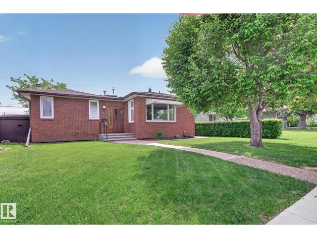 9243 74 ST NW, Edmonton, Alberta T6B2B5