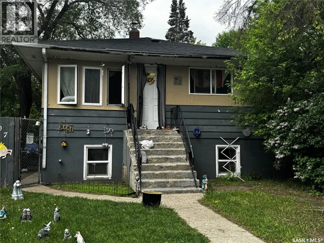 807 Weldon AVENUE, Saskatoon, Saskatchewan S7M2V3