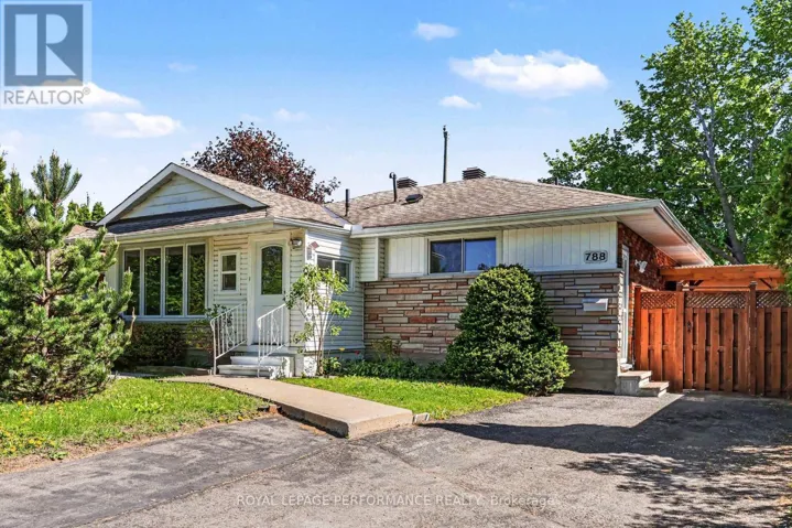 788 DICKENS AVENUE, Ottawa, Ontario K1G2X8
