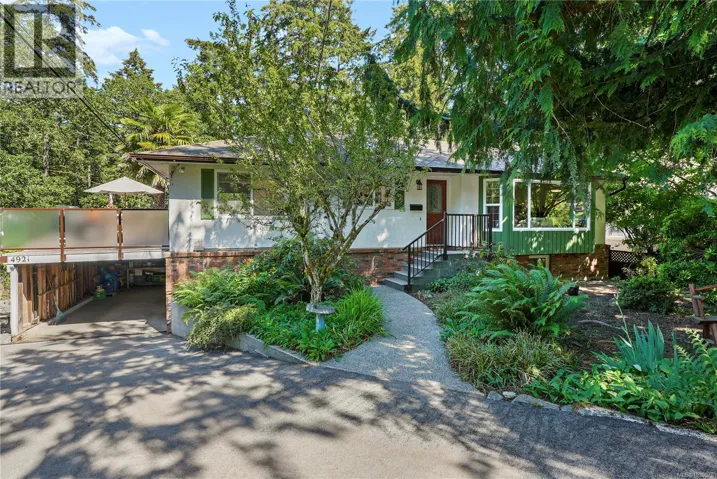 4921 Townsend Dr, Saanich, British Columbia V8Z5P2