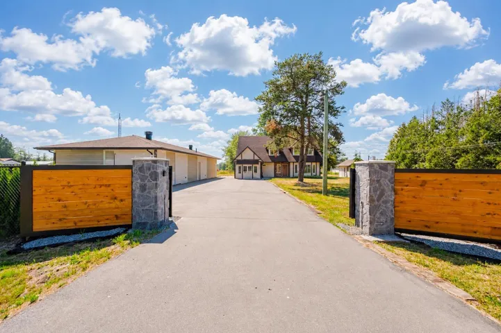 2565 216 STREET, Langley, British Columbia V2Z1P4