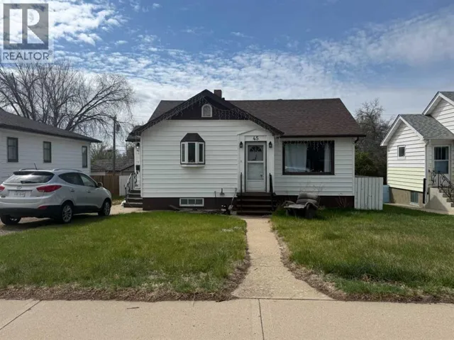 45 4 Street SW, Medicine Hat, Alberta T1A4C9