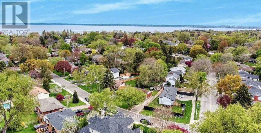 314 STRATHCONA DRIVE, Burlington (Shoreacres), Ontario L7L2E1