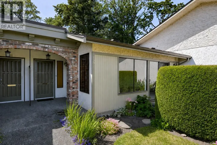 15 3968 Cedar Hill Rd, Saanich, British Columbia V8N3B8