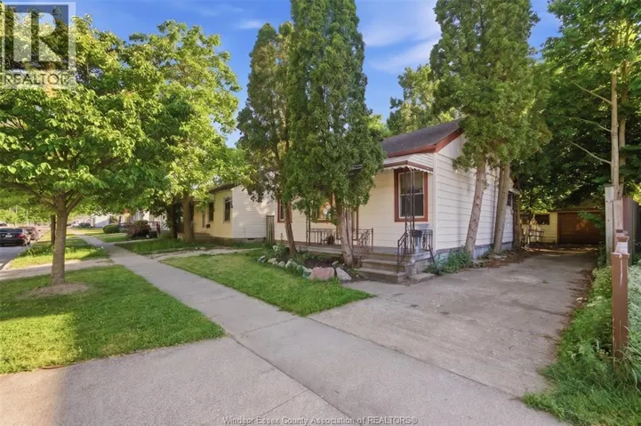 2209 FOREST, Windsor, Ontario N8W2G7