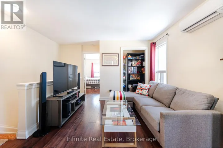 655 COXWELL AVENUE, Toronto (Woodbine Corridor), Ontario M4C3B8