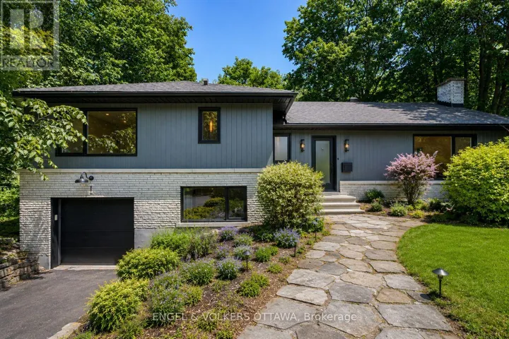 1 AMBERLY PLACE, Ottawa, Ontario K1J7J9