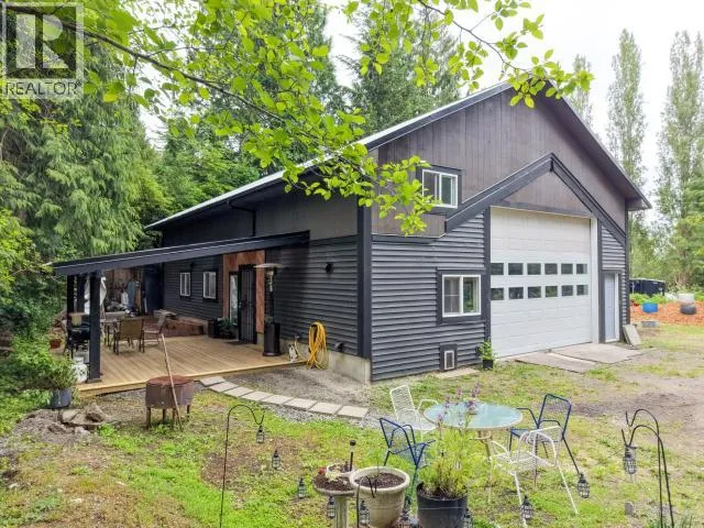 11198 TUCK ROAD, Powell River, British Columbia None