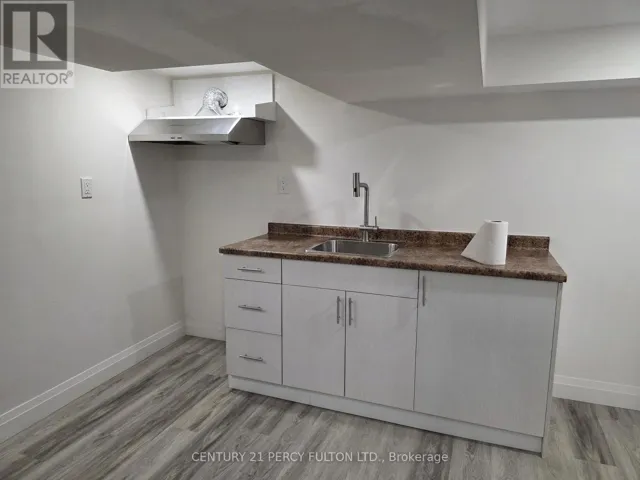 15 OTTAWA STREET S, Hamilton (Delta), Ontario L8K2C9